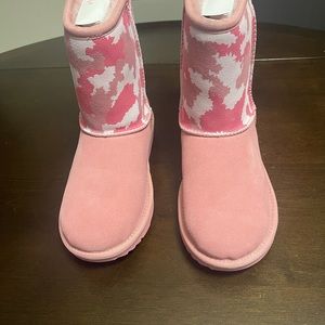 UGG kid’s classic jagged Camo